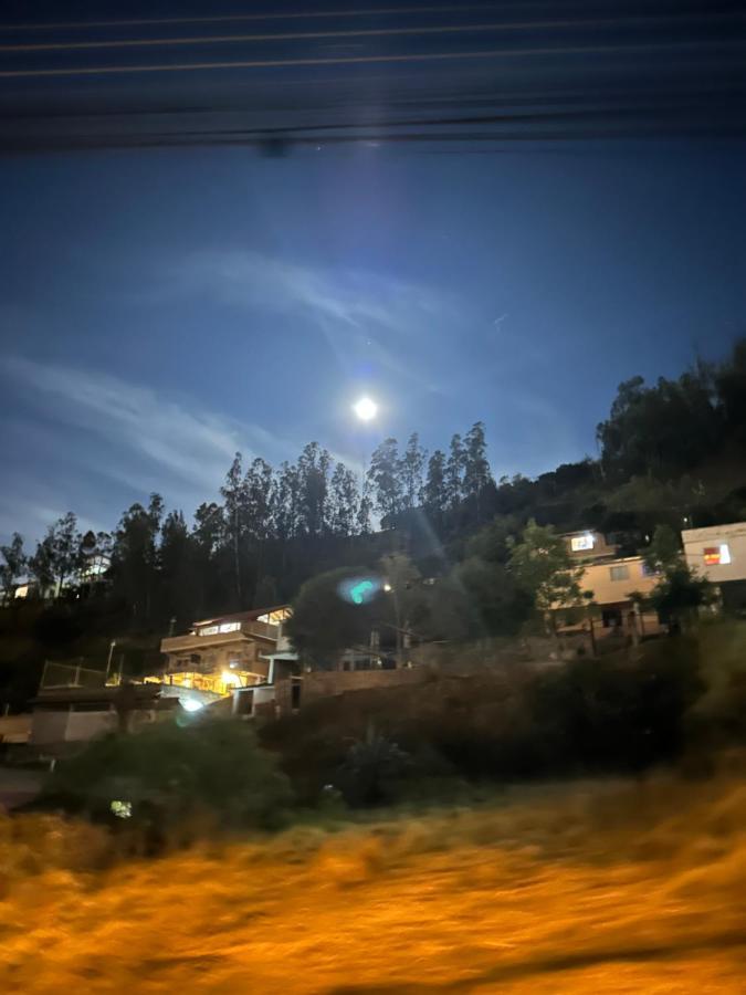 Campus Residencias Bed and Breakfast Quito Exterior foto
